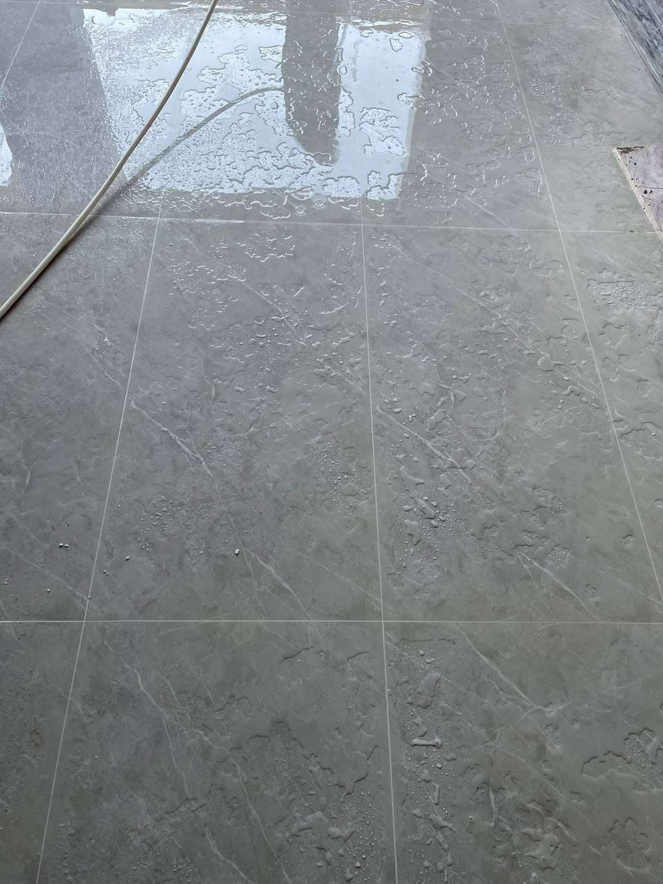 السلام عليكم هذا شغلنا بورسلين جداري وارضية نشتغل جميع الأحجام واسعار مناسبه وشغل كدام العين نضيف ومرتب للتواصل ***********
