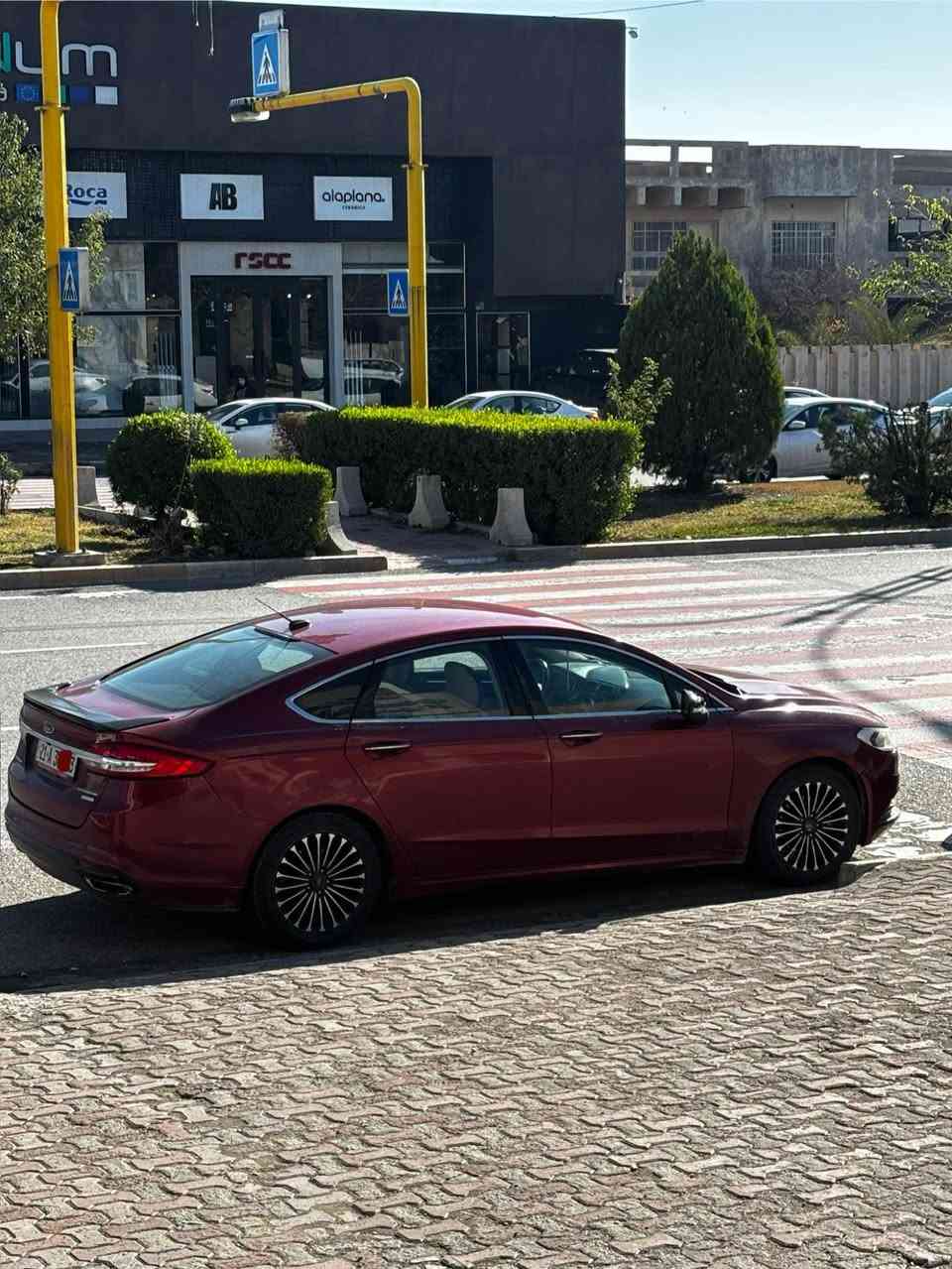 بۆ فرۆشتن 
Ford Fusion Titanium 2017

📌 فۆرد فیوژن – مواسەفات تیتانیۆم
📌 مۆدێل: 2017
📌 رەنگ: سوور تۆخ (Burgundy) مارۆنی

سەیارەکە گێڕ و مەکینەی کێشەی نییە و بۆ ئەو کەسانەی بە دوای سەیارەکی باشدا دەگەڕێن بە نرخێکی گونجاو .

زانیاری و مواسەفات : 
✔️مواسەفات Titanium 
✔️مەکینە ٢٠ی تۆربۆ
✔️گێڕ ئۆتۆماتیک ( گێڕ ماوس ) + لە سوکان + سپۆرت
✔️سێ شاشە و شاشە گەورە + Bluetooth + کامێرای دواوە + سێنسۆری پارکینگ 
✔️شەغال+تەحدید سورعە+کۆنتڕۆڵ لە سوکان+بەسمە
✔️کوشن کارەبایی + جلد + خەزن + هیتەر 
✔️لایت عەدەسە و لێزەر
✔️ویل تیتانیۆم 
 ✔️سەنەوی و هەزەی تازەیە
✔️چوار تایەی نوێی دەنلوپی لەسەرە
✔️ڕۆنی گێڕ و مەکینەی تازە گۆڕاوە 
✔️چاملاغەکان و بۆنیت و دوو دەرگای سبوغە
‏‎✔️بێ غەڕامە
 
📞 *********** أربيل, العراق

