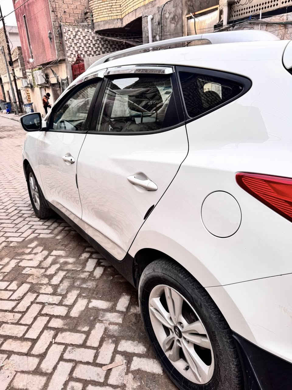 توسان 2010رقم انكليزي جديد   2000 دوش خليجي  السياره بسمي السونار مرفق ويه الصور 120 قفل نهاىي ***********
