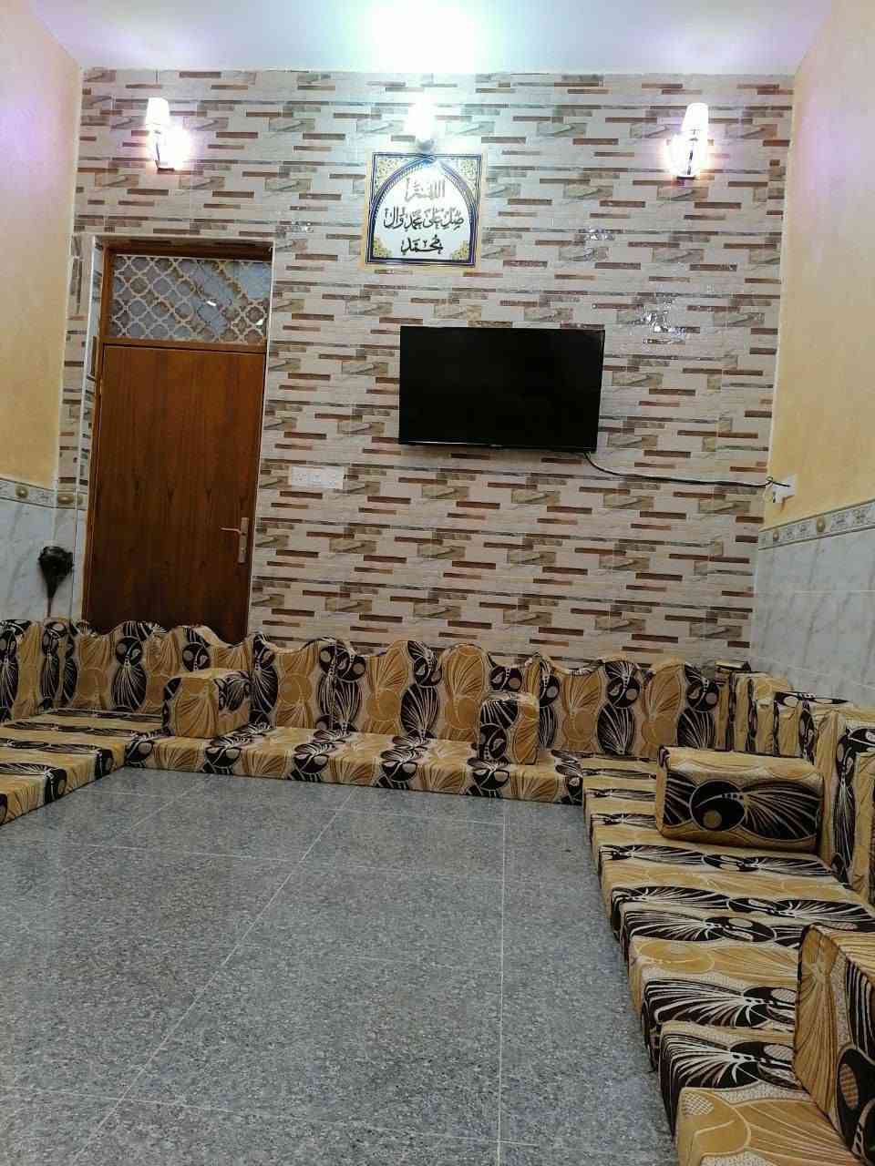 الدار للبيع مساحة ١٣٠م 
حي الصدر الأولى قرب متوسطة الرحمان 
الواجهة ١٠ م النزال ١٥ بناء حديث ويوجد جميع الخدمات 
للأستفسار اكثر الأتصال على الرقم 
***********
