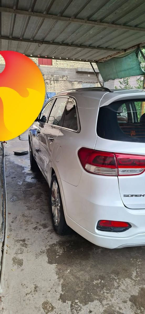 السلام عليكم عندي سورينتو وارد امريكي للبيع موديل 2018 فول مواصفات 1/1 
. محرك 6 سلندر 
. 7 راكب
. تدفئه تبريد 3 قطع
. رادارات 
. تحكم ستيرن فول + ستيرن تدفئه 
. بانوراما 
. حساسات 
. جنطه كهرباء
. كاميره وشاشه كبيرة اصلية 
. كشنات جلد + كهرباء + تدفئه تبريد 
. گير ومكينه خير من الله
. مسوي إدامة كاملة للسيارة قبل شهر 
. والسيارة نظيفه وحلوة ما ناقصها شي 
للاستفسار الاتصال عالرقم ‏‪***********‬‏
