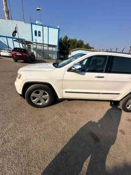 السلام عليكم
جيب موديل 2012
فول مواصفات
ماشية 115 
مكينة 3600
بانوراما 
داخل جلد 
كشنات كهرباء وخزن ميموري 
مري قلاب 
تدفئة كشنات 
حساس وكامرة خلفي بلادي
شاشة كبيرة 
لايت زنون مع كشافات زنون منضومة اصلية 
ويل نيكل 
مراية هيتر واشارة 
( السيارة بيها شبر بالبنيد فقط فقط لا شاصي ولا لغد ولا دواخل وبيها كارت بالجاملغ الخلفي هم شبر فقط )
للبيع او المراوس ب جيب موديل 20 وفوك 
السعر 180 وبيها مجال 
للتواصل 
***********
***********
