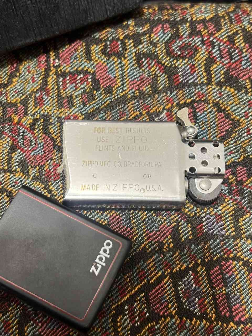 السلام عليكم
قداحه Zippo
حجم صغير موضح بالصور
اصلي غير مستخدم
السعر 30 الف
***********
