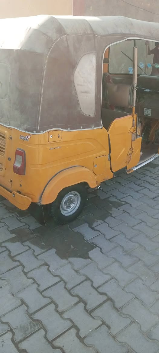 سلام عليكم تكتك لبيع 21شهر 11رقم تكتك نضيفه وما نقصه كلشي كبل لشغل تجي وتشوف بعينك احله من صوره بعد.....***********
