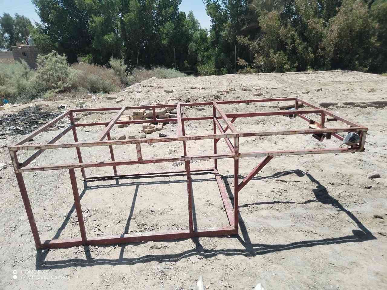 سلام عليكم للبيع محجر او سقيفه مال ستوته تفصال حديد ثقيل شغل درجه أولى تفصال حلو ومرتب بيهه مكان MB3 وبيهه سماعات ٢ مكاني سوق الشيوخ كرمه بني سعيد للاستفسار الاتصال ***********
