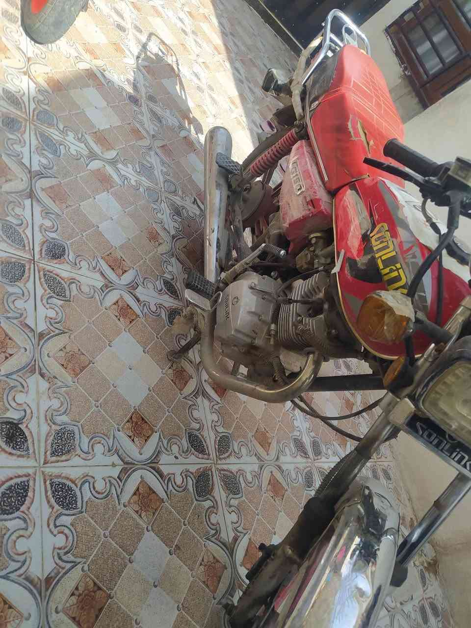 السلام عليكم ماطور خمسه كير سونيك موديل 22منفيس موجود محرك ما مفتوح بيه لاستيك ولف السعر 
450وبيه مجال كهربائيات كله شقال ***********مكان الماطور فيلق كركوك
