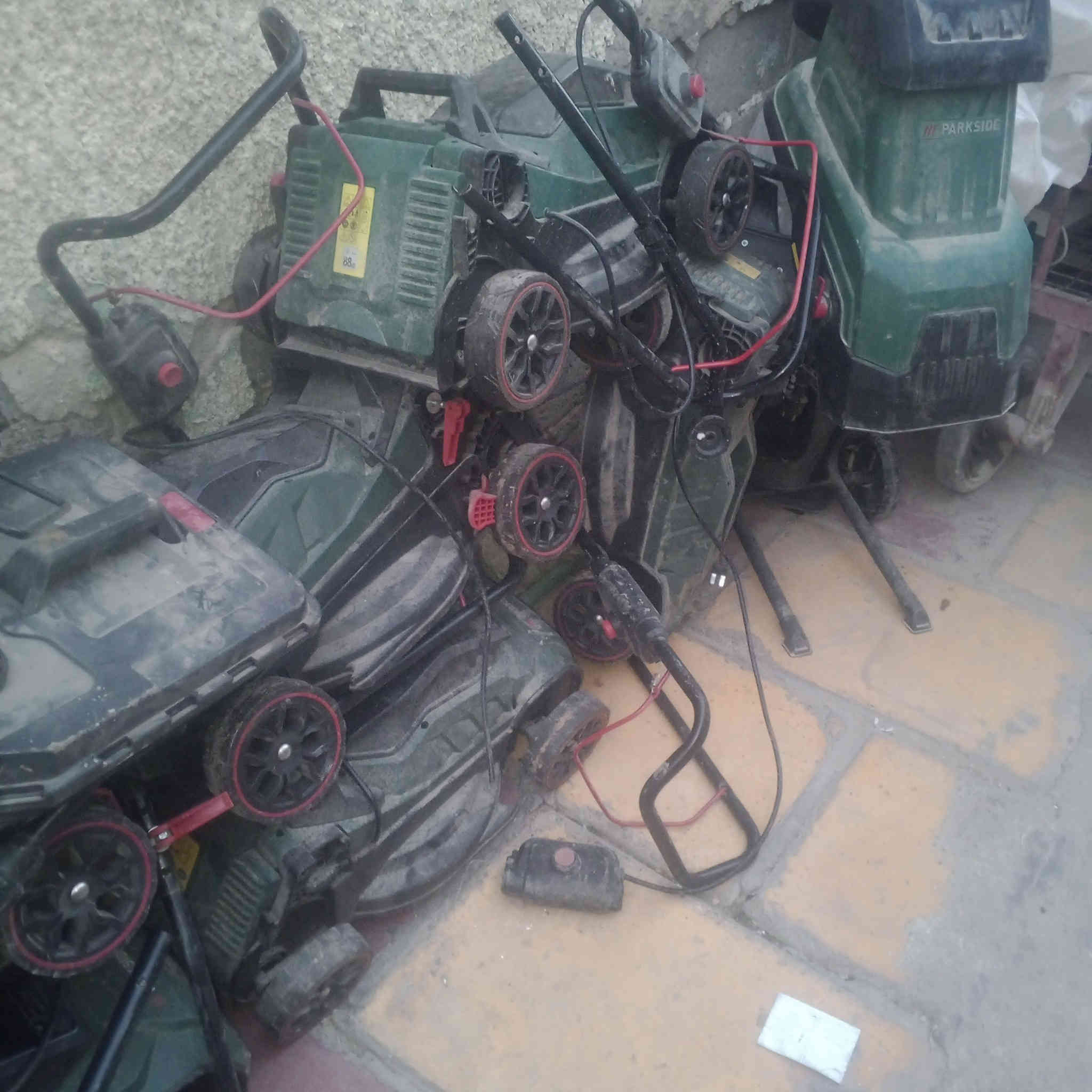 شلعه فحم السعر ٢٠٠ الف عنوان بغداد حي السفير ***********
