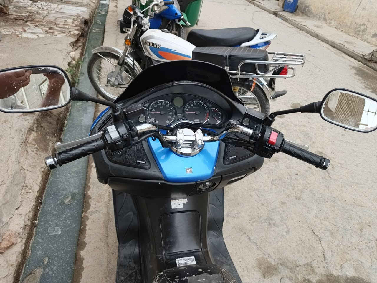 السلام عليكم فوزه 09 سبعه كير دراجه كامله من كلشي للاستفسار الاتصال عل رقم ***********ما متواجد عل فيس مكاني ناصريه قضاء قلعة سكر
