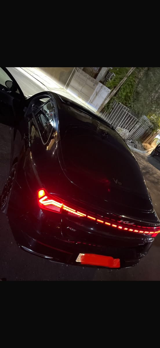 السلام عليكم 

🚘 للبيع Kia K5 GT-Line موديل2022

📍 رقم أربيل تحويل ثاني يوم

📍 المكان: بغداد – المنصور

✅ بدون دواخل

✅ حادثه جاملغ ووبنيد حادث بسيط وحاط الصور مالته

🎨 اللون: أسود

🔥 محرك 1600 تيربو

🌟 المواصفات:

• داخلية اسود جلد مختم GTكامل رياضي بلاد

• كشنات جلد + تدفئة

• ستيرن تدفئة

• تشغيل عن بعد

• بصمة + هاند بريك بصمة

• شحن هاتف لاسلكي

• قيادة ذاتية على الخطوط السريعة

• مثبت سرعة / ماشيه 80mi

• AUTO HOLD

• أوتو بريك

• كير أوتو + عادي

🛡️ أنظمة الأمان:

• ABS

• مانع انزلاق

• حساسات إطارات

• رادار أمامي وجانبي

• مراقبة النقطة العمياء

• رادار الخطوط البيضاء

• توقف ذاتي عند الرجوع

💡 الإضافات:

• لايتات 4 عدسات

• LED + زينون

• بك لايت LED

• مصابيح ضباب LED

• كامرة دوارة

• شاشة + شاشة أعطال

• نظام ملاحة (خريطة)

• Apple CarPlay / Android Auto لاسلكي

• بلوتوث + AUX + USB

• فول تحكم ستيرن

• أشاير بالمرايا

• مقعد كهربائي

• ويلكم لايت رياضي

• أنظمة قيادة: Eco / Sport / Smart / Normal

💰 السعر: 163$ دولار وبيها مجال  

📞 للاستفسار:***********

✅ متوفر واتساب
