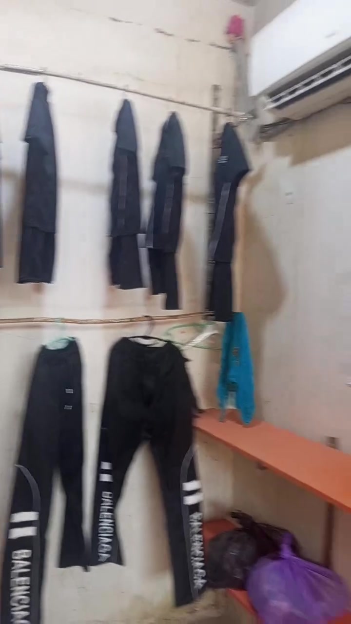 السلام عليكم  ملابس للبيع تعزيله محل


**إذا كنت صاحب هذا الإعلان وتريد حذفه لأي سبب، رجاءا أرسل رسالة إلى الدعم الفني**