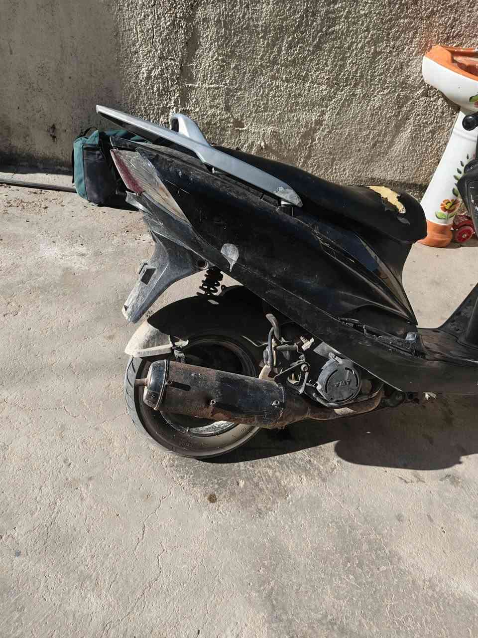 سلام عليكم دراجه 140 كايمه ابيع كوم حديد تاير الخلفي قبل فتره بدلته جديد للبيع 150 وبيها مجال حك الجيه مكاني سبع البور مجمع السكني


**إذا كنت صاحب هذا الإعلان وتريد حذفه لأي سبب، رجاءا أرسل رسالة إلى الدعم الفني**