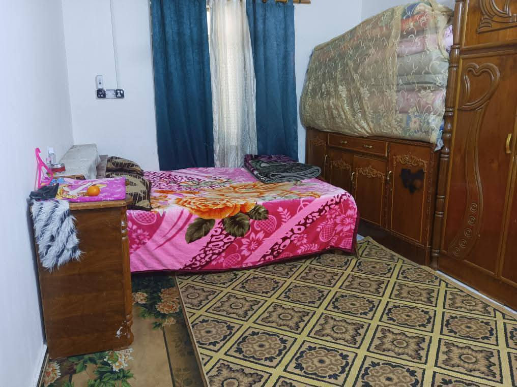 بيت لبيع مساحة 100 متر العنوان خلف نبهاني تقاطع الملعب التواصل علرقم‏‪***********‬‏ بيت يحتوي على تلث غرف ثنين جوا وحده فوك صاله مطبخ منور ومخزن او ترك حمام تواليت مشترك بيت كدامه حديقه سعر وي سوك الستفسار اكثر خاص
