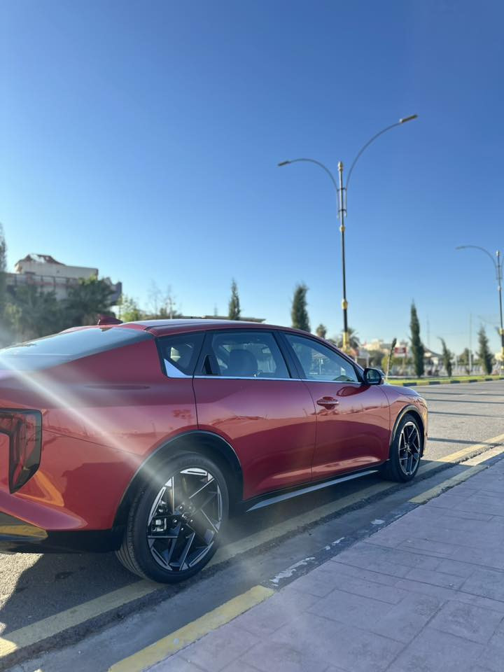 ⚙️ محرك 4 سلندر حجم 2.0 تنفس طبيعي دوش
💥 قوة 150 حصان مع عزم عالي 
🔁 ناقل حركة أوتوماتيك 8 سرعات
🛞 دفع أمامي FWD

🎨 مواصفات خارجية:
✔️ جنوط رياضية 18 إنچ
✔️ مصابيح LED أمامية وخلفية
✔️ شبك GT-Line أسود رياضي
✔️ مرايا جانبية كهربائية مع إشارات

🛋️ مواصفات داخلية:
✔️ مقاعد رياضية بلمسة GT-Line
✔️ شاشة عدادات رقمية وترفيه تحتوي على تحكم
      كامل في السيارة وبقياس 12.3 إنچ
✔️ دعم Apple CarPlay & Android Auto
✔️ شحن لاسلكي للهاتف
✔️ تشغيل ذكي بدون مفتاح

🛡️ أنظمة الأمان والمساعدة:
✔️ نظام التنبيه من التصادم الأمامي
✔️ نظام التنبيه من التصادم الخلفي
✔️ المحافظة على المسار
✔️ مراقبة النقطة العمياء
✔️ مثبت سرعة ذكي
✔️ كاميرا خلفية وتبريد 

السيارة ماشية 2400 ميل قريب الزيرو بجم كبس
حادث جاملغ خلفي راجع بارد بس مصبوغ للجمالية
بدون ايرباك وبدون شاصي 
بدون رقم تترقم شمالي والسيارة حاليا في الموصل

 للاستفسار ***********
