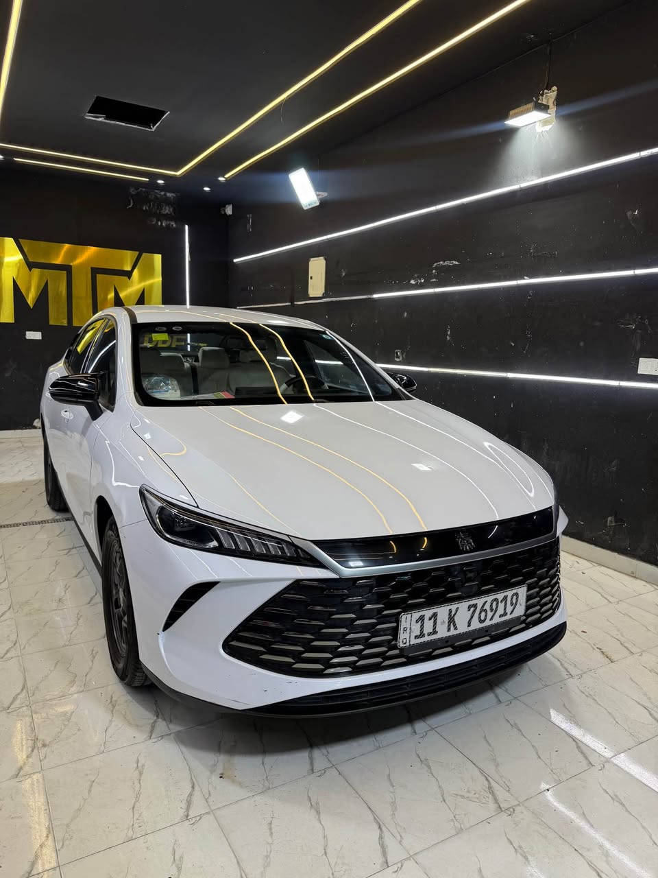 BYD كن بلاس 
2025 
مكفولة فقط رصعة بالجاملغ الامامي اليسار موضح بالصورة 
بعدها بحالة الوكالة مقرم كامل تحويل ثاني يوم 
مكاني السيارة بغداد المنصور
للاستفسار /***********
***********
السعر 18 مليون و 100 بغداد, العراق
