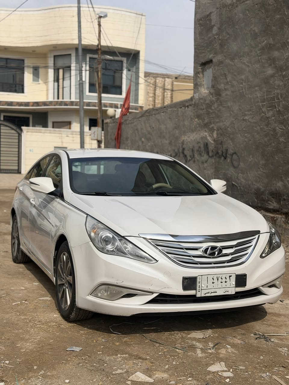 السلام عليكم 
للبيع هونداي سوناتا موديل 2014 
وارد خليجي محرك 2400 دوش 
السياره استيراد الشركة الدوليه يعني فول مواصفات 
كير ومحرك ممفتوح ابد كله ع وضع البلاد
السياره جديده وجاهزه ومال جناي وماعايزه مصرف 
تخم تاير وتبريد وحداديه كلها جديد
رقم بابل تحويل ثاني يوم 
السياره كفاله عامه من التبديل والفتح والبارد بيها فقط شبر بالجاملغ الامامي جهة الراكب مشخوط ومصبوغ مو كله للنص 
بدون فتح عده ذلك السياره كفاله عامه 
مواصفاتها 
كشنات كهرباء
تبريد قطعتين
كير شفتات 
داخل بيجي 
مري شفط واشاير مري 
داخل جلد
كامره وحساس خلفي 
مكاني بابل مركز الحله واتواجد 
معرض الوطن لتجارة السيارات الحديثة
السعر 143$ وبيها مجال بسيط للشراي 
للاتصال 
***********
***********
