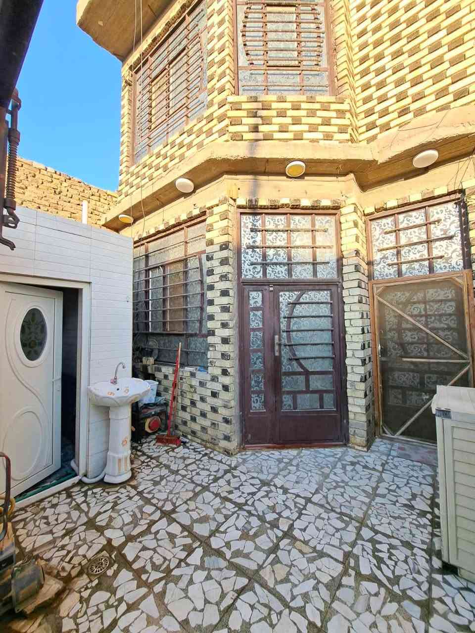 مشتمل للبيع عدد ٢ توأم مساحة كل واحد ١٠٥ متر يباع حسب الرغبه واحد او الاثنين في حي المهندسين يتكون كل مشتمل من
استقبال
صاله
مطبخ
غرفة نوم
صحيات خارجيه وذاخليه
الطايق الثاني
غرفة نوم 
صاله 
البيع نقدآ
على من يرغب بالشراء زيارتنا الى مكتبنا او الاتصال على الارقام المثبته
***********
***********
*********** وات ساب
