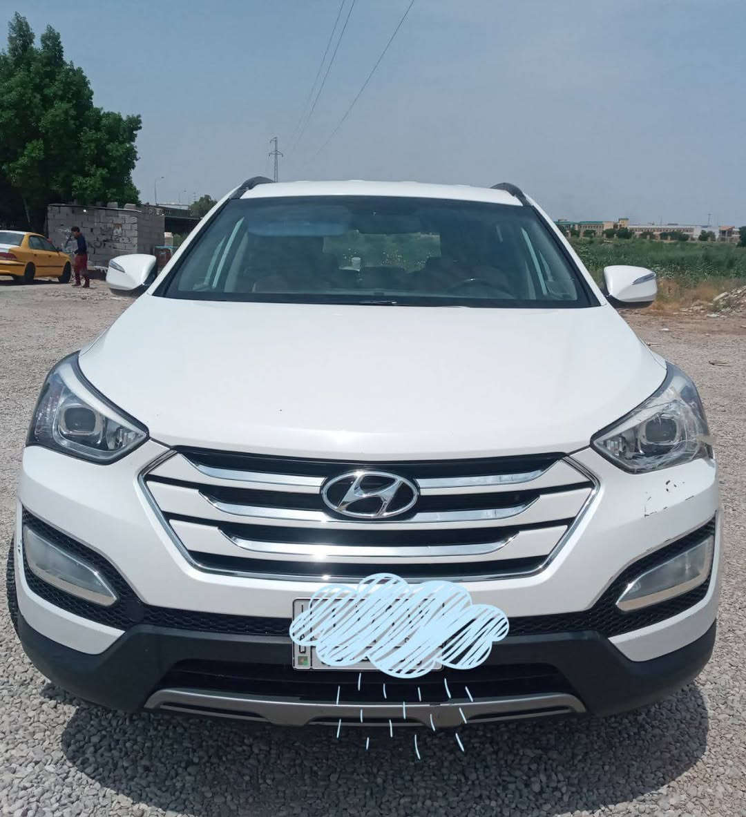 السلام عليكم للبيع سنتافي خليجي 2014 محرك 2500 باسمي وسنويه 2027 لون ابيض صدفي ماشيه 150 كم بسعر 160 وبيها مجال  للاستفسار اكثر  ع الرقم ***********
