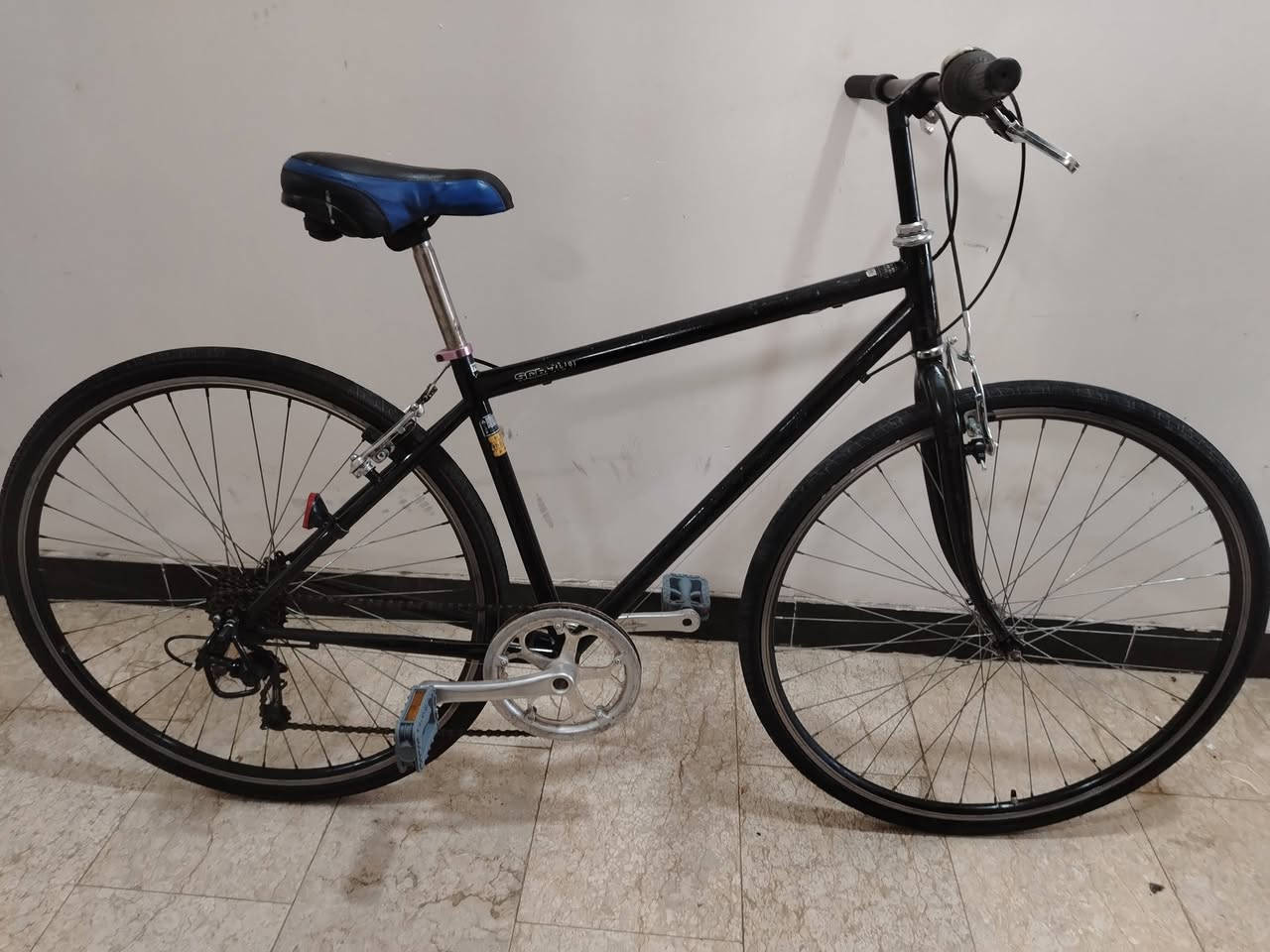 السلام عليكم
باسكال للبيع C700 اي نقص مآبي ياباني اصلي قياس 28 حجم  كبير  تايرات جدد بريكات جدد الباسكل كلش نضيف وغراضه اصليه عكرب شغال سعر ب 100 وبي مجال مكاني بغداد حي جامعه ***********
