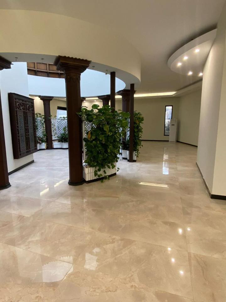📍 الحارثية – ظهر مجمع بلو خلف مستشفى الإمارات

بيت مميزة للبيع بموقع راقٍ وحيوي  
▪️ الواجهة: 20 متر  
▪️ العمق: 30 متر  
▪️ المساحة: 600 متر مربع

💰 سعر المتر: 5600 دولار

فرصة مناسبة للسكن أو الاستثمار في واحدة من أفضل مناطق بغداد.

📞 للتواصل:
***********
