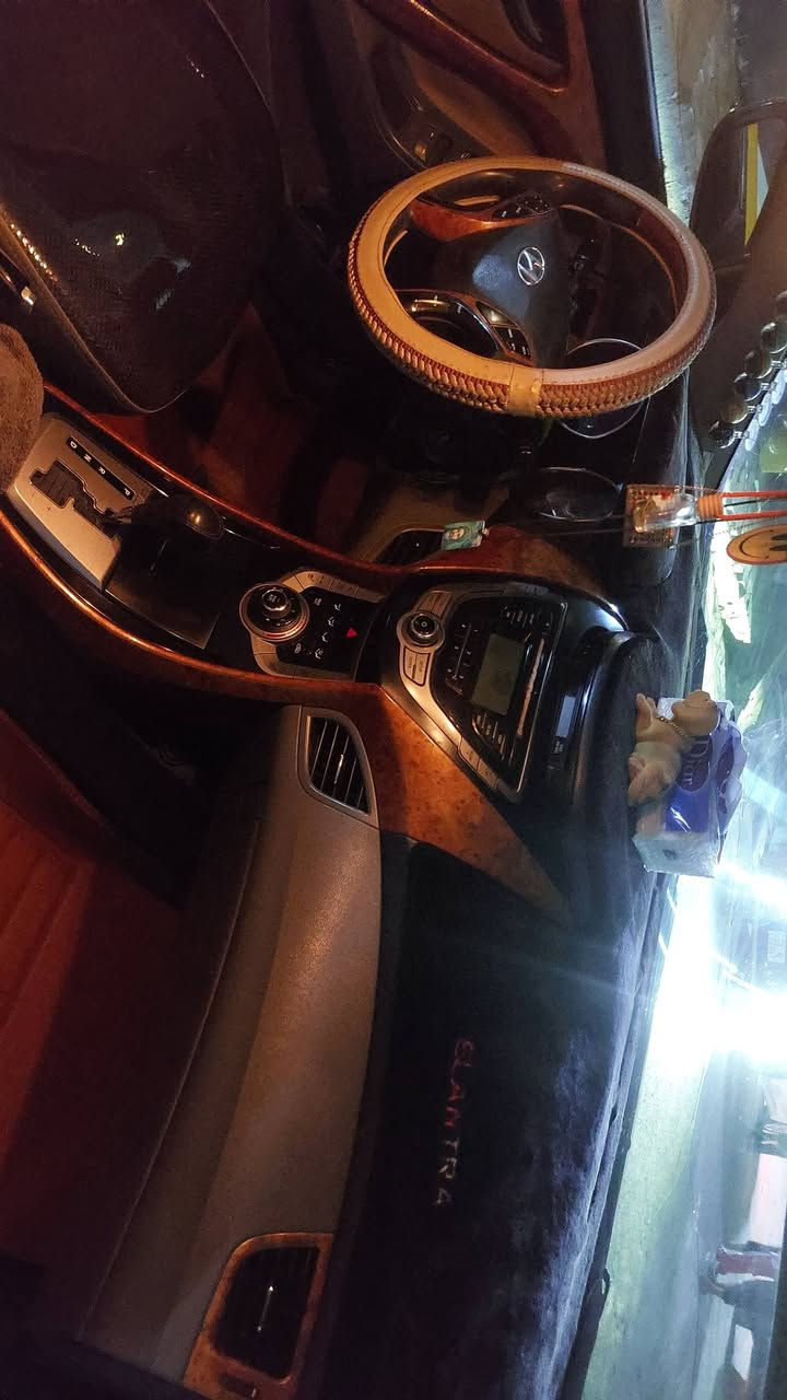 السلام عليكم سيارة الانتره للبيع او مراوس بموديل أحدث حسب القناعه2013كير ومحرك وتبريد خير من الله حادثه بسيط رقم ديالى مكانه بغداد السعر107وبيها مجال للشراي ***********
