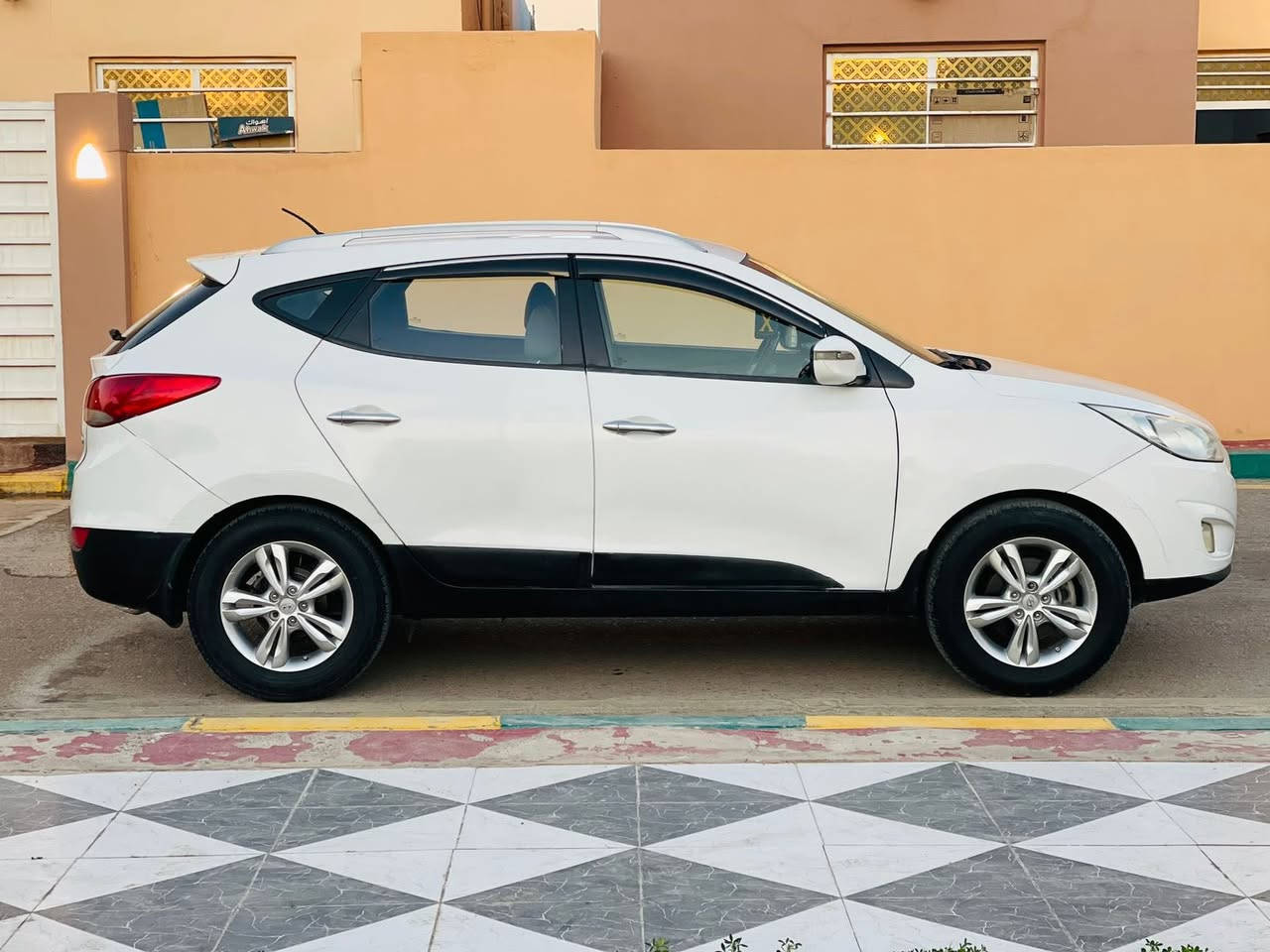 السلام عليكم رمضان كريم علينا وعليكم تقبل الله صيامكم وطاعتكم
هونداي توسان خليجي موديل ٢٠١٣ 
رقم بغداد دولي بأسمي شخصياً  
مكينه مامفتوحه بشرط ومكفوله
تبريد ثلج
حداديه جديده 
تخم تاير 
السياره بوضع الشركه
بيها قطعتين صبغ فقط
السعر بلاااااااش ١٢٣ وبيها مجال بسيط 

مكان السياره بابل الشوملي 
للأستفسار ***********
