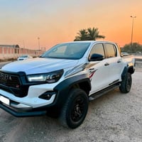 هايلوكس 2024 GR فول سعودي سيد نهرو مكفولة كفالة عدا باب السايق مفتوح و...