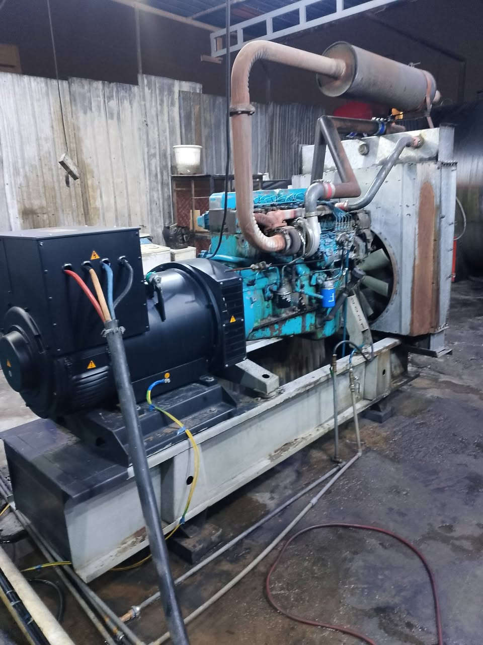 السلام عليكم موقع للبيع في حي القاهرة بي مولدات 4 سكانيا 113 عدد1 و114 عدد2 وبومه 95 وبيهه تانكي 30 ألف وتانكي ابو 4 بيهه2 وتانكي ابو 2 بيهه 2 الحمل 750 بالشته وبالصيف 900 الاستفسار الاتصال على رقم ***********
