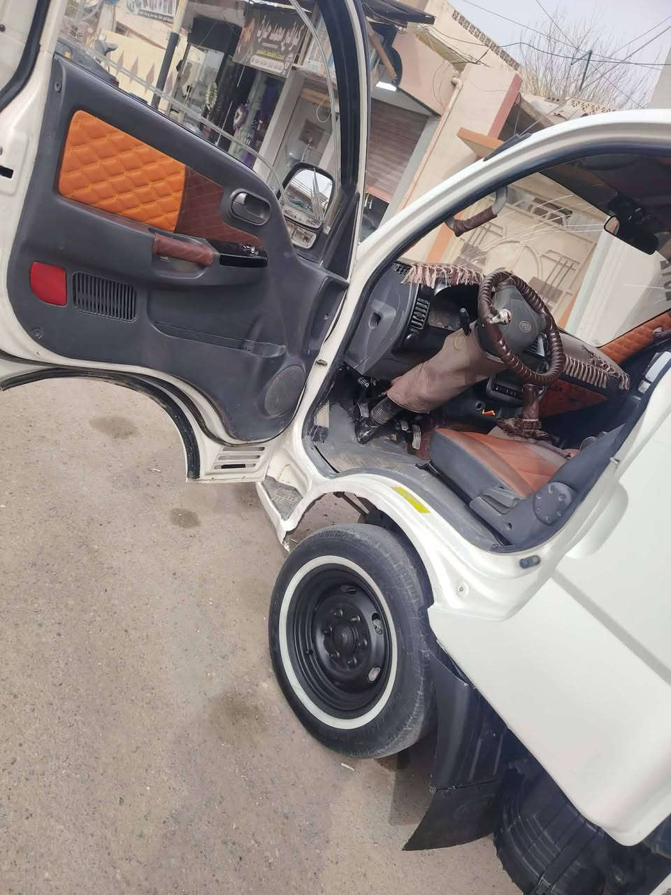 السلام عليكم ورحمة الله وبركاته كيا ٢٧٠٠ موديل ١٢ نضيف مكفوله عامه محرك معمر جديد ما صارلو شهر الداخل معمر كامل غرفه كامله حصه كاز بيها بسمي اني الشرعي مكاني موصل الجانب الأيمن حاوي الكنيسه رقم تلفون *********** بي واتساب
