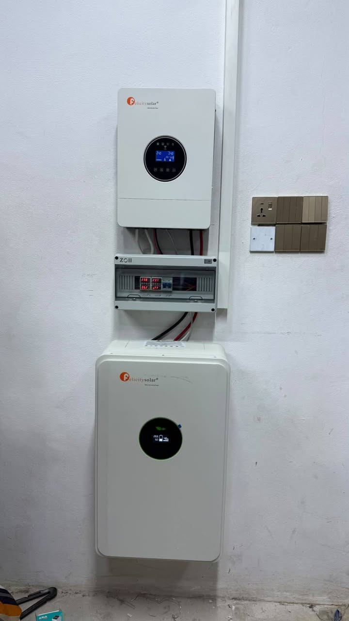 🌞 عروض منظومات الطاقة الشمسية من شركة فليستي (Felicity Solar) 🌞
✅ جميع المنظومات تشمل:�✔️ بطارية وانفيرتر من شركة فليستي مع ربط BMS الذكي بين البطارية والانفيرتر.�✔️ ألواح LONGi Hi-MO X10 الأصلية.�✔️ ضمان شامل مع التنصيب وجميع مستلزمات الربط.
🔹 العرض الأول�⚡ 7 أمبير نهاري / 5 أمبير ليلي�💰 السعر: 2,400,000 دينار
 ● انفيرتر 4 كيلوواط
 ● بطارية 5 كيلوواط
 ● 3 ألواح LONGi Hi-MO X10
🔹 العرض الثاني�⚡ 10 أمبير نهاري / 5 أمبير ليلي�💰 السعر: 2,850,000 دينار
 ● انفيرتر 4 كيلوواط
 ● بطارية 5 كيلوواط
 ● 5 ألواح LONGi Hi-MO X10
🔹 العرض الثالث�⚡ 10 أمبير نهاري / 10 أمبير ليلي�💰 السعر: 3,850,000 دينار
 ● انفيرتر 6 كيلوواط
 ● بطارية 10 كيلوواط
 ● 5 ألواح LONGi Hi-MO X10
🔹 العرض الرابع�⚡ 15 أمبير نهاري / 15 أمبير ليلي�💰 السعر: 4,750,000 دينار
 ● انفيرتر 6 كيلوواط
 ● بطارية 15 كيلوواط
 ● 7 ألواح LONGi Hi-MO X10
🔹 العرض الخامس�⚡ 20 أمبير نهاري / 15 أمبير ليلي�💰 السعر: 5,950,000 دينار
 ● انفيرتر 8 كيلوواط
 ● بطارية 17.5 كيلوواط
 ● 10 ألواح LONGi Hi-MO X10
🛡️ ضمان شامل مع التنصيب وباقي مستلزمات المنظومة.
📞 للاستفسار والحجز: نزار الراوي �***********
🌟 نوفر حلول طاقة شمسية موثوقة بأفضل الأسعار وجودة مضمونة.
