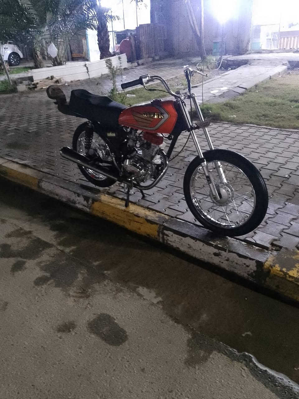 السلام عليكم دراجه تعمير 26 الشاصي موديل 2014 اصولي المكان النجف ***********
