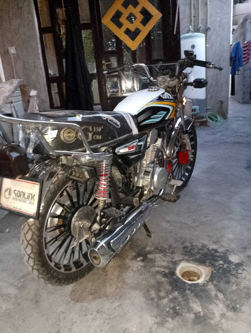 سيفان 24شكل 25للبيع كفالة عام.  بلاد مناقصهة.  اي شي ممتعوبة.  شرط.  725وبيهة مجال بسيط.  مكاني بلدروز شارع المسعودية. ***********
