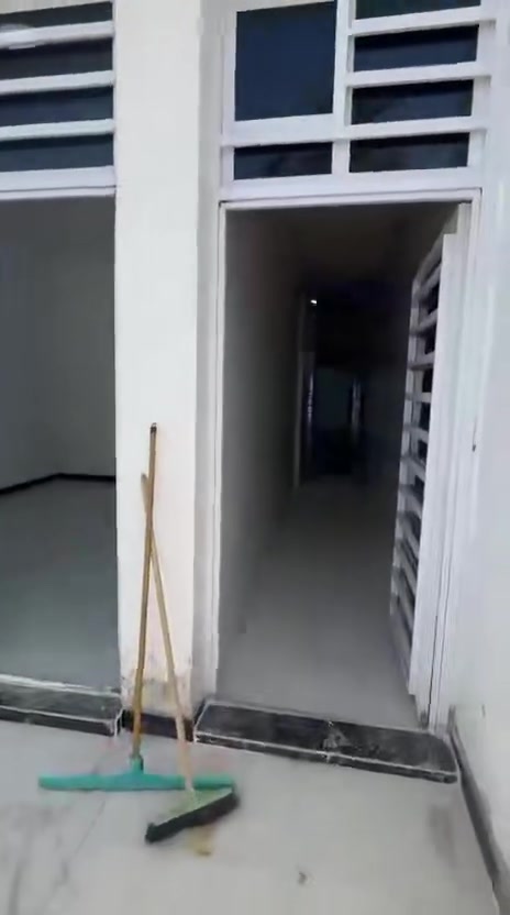 بيت للأيجار ٢نوم ٢ حمامه صاله ومطبخ وخدمات بناء جديد عنوان البياع قرب نادي العوادي قرب التربيه ***********
