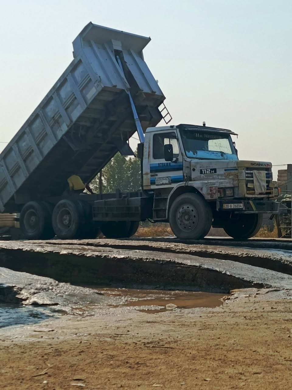 سكانيه للبيع موديل 91 سنويه ل 26 رقم ديالى سعر 125 بيها مجال شيء قليل*********** بغداد تقاطع النهروان مكان السياره
