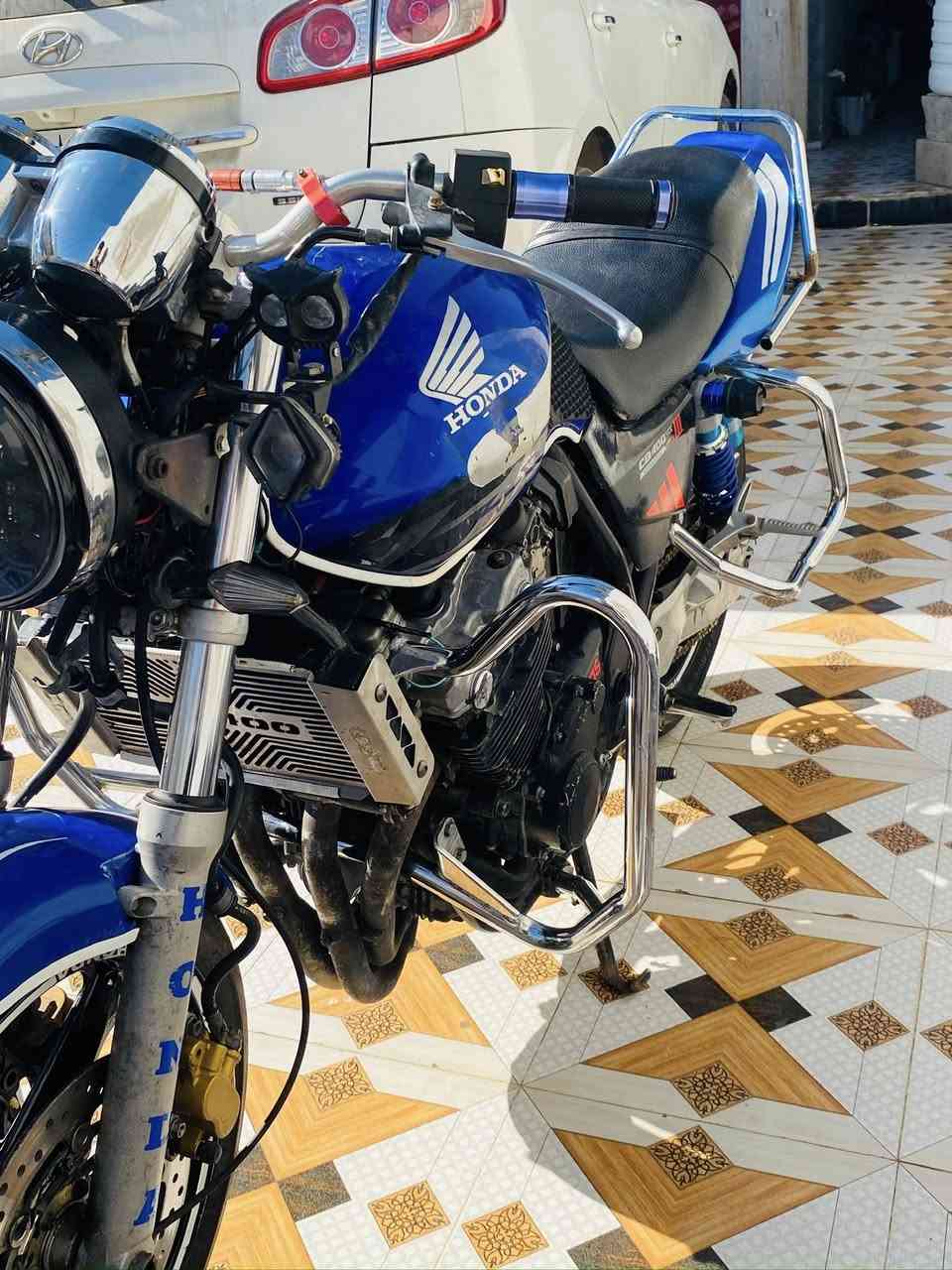 سلام عليكم سي بي 400 جيل ثاني الإصدار الأخير مابيهه اي نقص مكينه كير كهربائيات شلعه ومعدل بشرط  /. نكره تشتغل بأي وقت  مكان ديالى المقداديه شهربان مامتواجد علفيس  هاذ رقمي ***********
