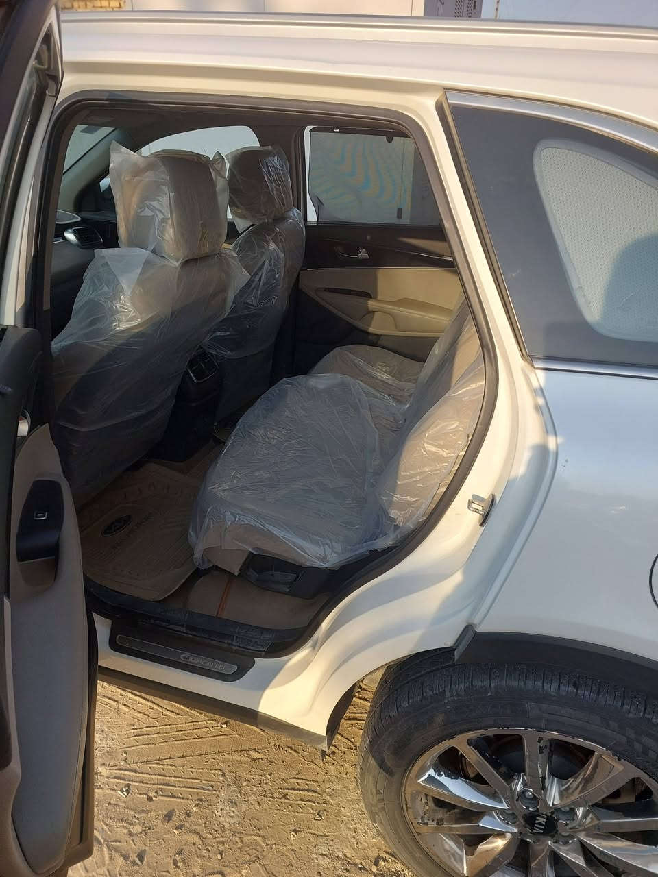 سلام عليكم
سورنتو موديل ٢٠١٦ خليجي مكفول ماعدا صدعات بلباب ٦ ستندر بصمة مرايات شفط سيارة جديدة غير متواجد على فيس الاتصال ***********
