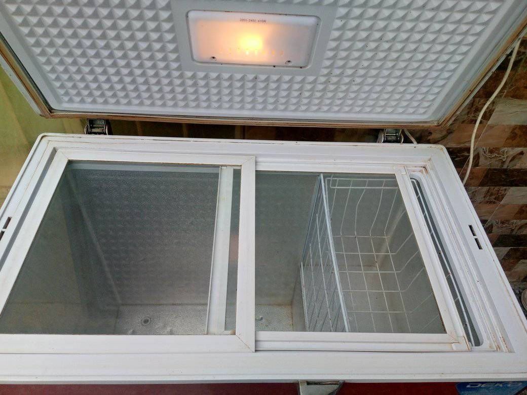 السعر 75الف وبيها مجال 
مجمده نظيفة شغاله  لكن  لاتبريد ولا تجميد
اعتقد السبب ليك
تباع على هذا الحال
سوق الشيوخ  شارع. سيد جواد 
الفرع الثاني يسارا


**إذا كنت صاحب هذا الإعلان وتريد حذفه لأي سبب، رجاءا أرسل رسالة إلى الدعم الفني**