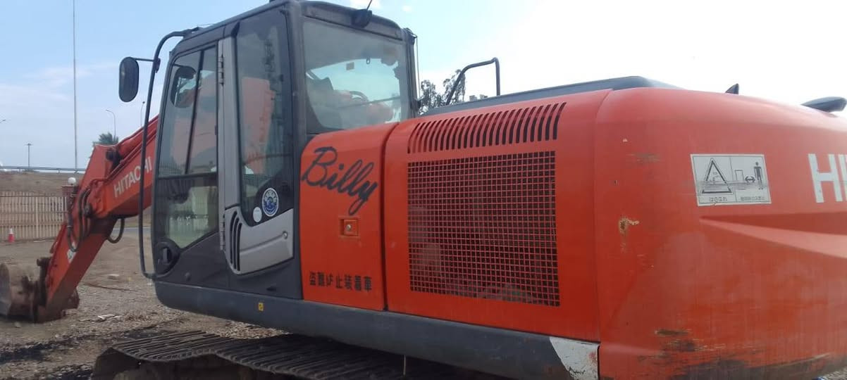 حفاره زت ثري موديل ١٤ منفيس مشتغله ٦ آلاف زنجيل ٧٠ مكفولة من كل شي الشراي يتصل ***********
