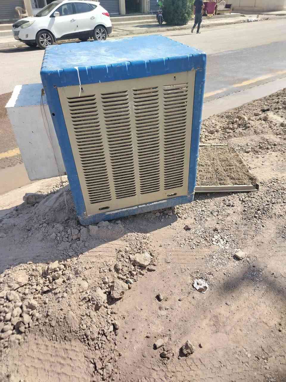 السلام عليكم مبرده حجم 4ونص مبرده نضيفه وشغاله سعره 175 رقم الهاتف ***********
