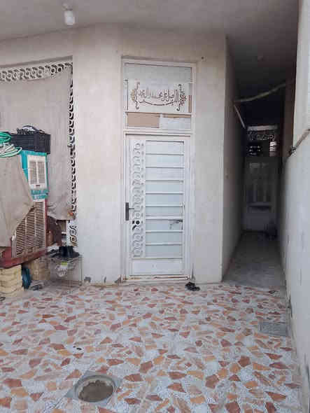 من رخصت الادمن
السلام عليكم ورحمه الله وبركاته اخواني 
مشتمل للبيع مساحتة 115م. واجها 5م ونزال 23م في منطقة حي الحكيم الاولى نزلت كالة داخل فرع عرض الشارع 8امتار قريب على الكورنيش يتكون من غرفة النوم وصالة ومطبخ واستقبال وطارمو 3متر وحمام داخلية وخارجية مرقم من البلدية البناء طابوك والسكف كونكريت صب تجي وتشوف وتعاين وبخدمتك للاستفسار الاتصال على الرقم ***********   أبو علي صاحب المشتمل السعر 35 وبي مجال
