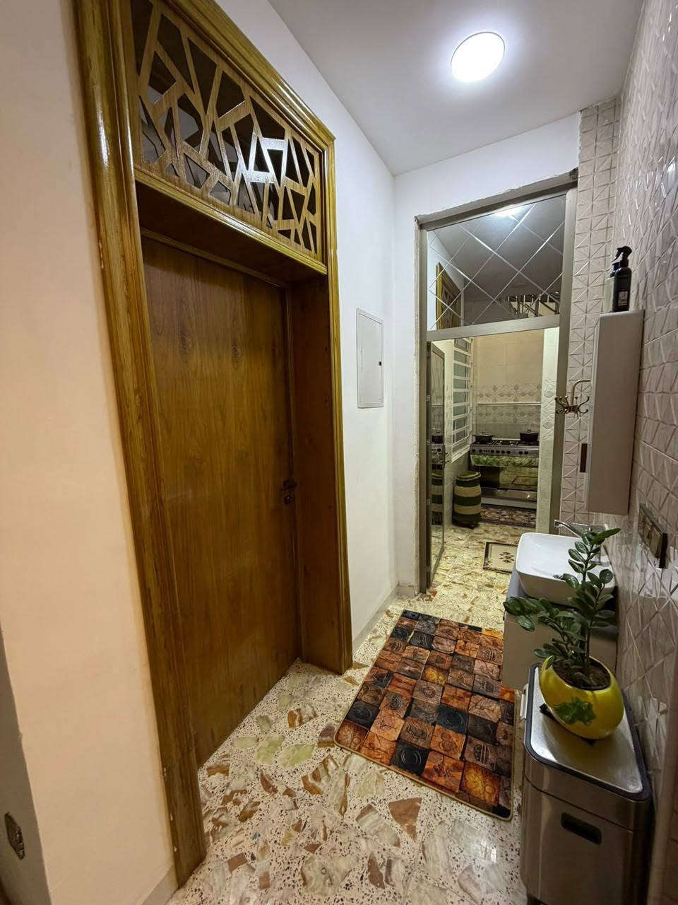 🏡/ دار للبيع المساحة ١٥٠ م طابو صرف
الواجهة ٧.٥ م / النزال ٢٠ م 

🧱/ بناء حديث درجة اولى 

الطابق الاول/ مطبخ حار بارد . هول . استقبال . غرفة نوم . حديقة داخلية . كراج . مجمع صحيات داخلية وخارجية 

الطابق الثاني/ غرفتين نوم . هول . مجمع صحيات 

🌏الموقع / حي الامام مقابل كرار ابو الكص او لحوم حجي حسين الخفاجي

            ( قريب جداً من الشارع الرئيسي )

⭕️ نستقبل جميع العروض السكنية والتجارية والزراعية في جميع مناطق الحلة 

لمعرفة السعر مراسلة الصفحة او مراجعة مكتب 

بشار للعقار والمقاولات شارع ٦٠ بداية شارع الحسينية 

***********

***********
