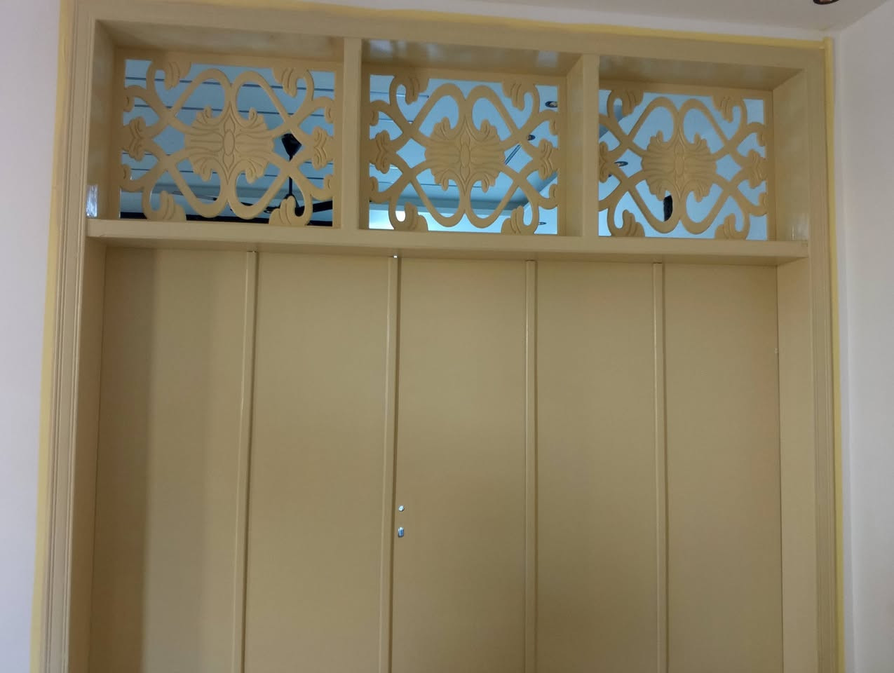 السلام عليكم نجاريه أمير لعمل الابواب والجراجيب 
***********
