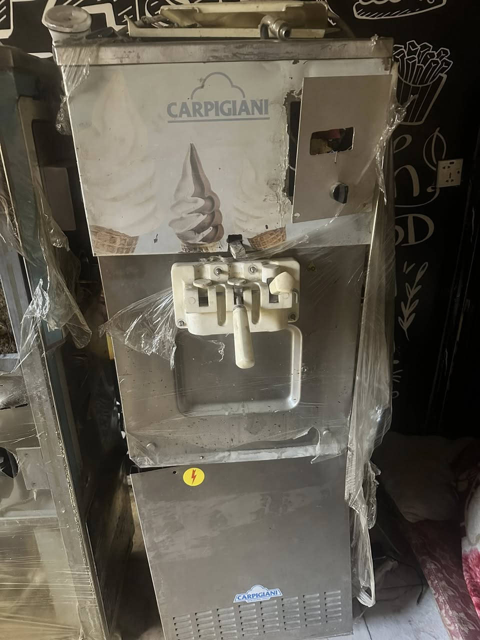 سوفت كاربيجان 3 كير تبريد هواء فقط خلل بالشاشة هيه محورة من كارت الى عادي شرط اي شكال ما بيها شغالة 
الثاني كود لايت واحد كير ايضا شغالة وكاملة


**إذا كنت صاحب هذا الإعلان وتريد حذفه لأي سبب، رجاءا أرسل رسالة إلى الدعم الفني**