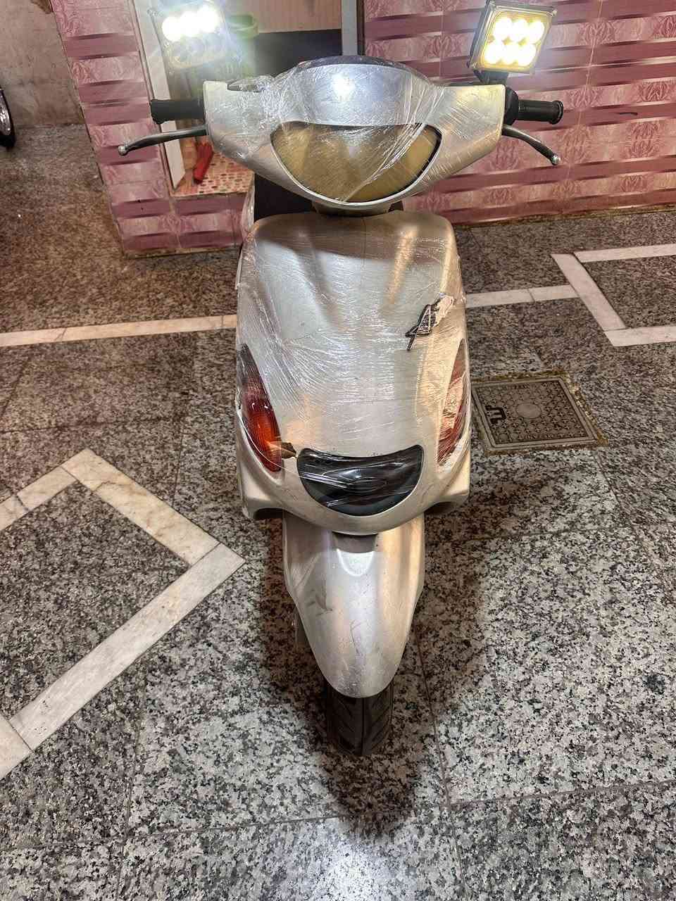 السلام عليكم دراجه اكزز ياماها ياباني مكينه شلعه ومعدل فول نكره سلف تشتغل هندر اشاير لايت امامي خلفي اشاير شغالات هورن شغال كلشي شغال بيها دراجه عوزهه بس تنضيف كابريته كامله سعر350 وبيه مجالل
 (مكاني القبله حي المهندسين ***********
