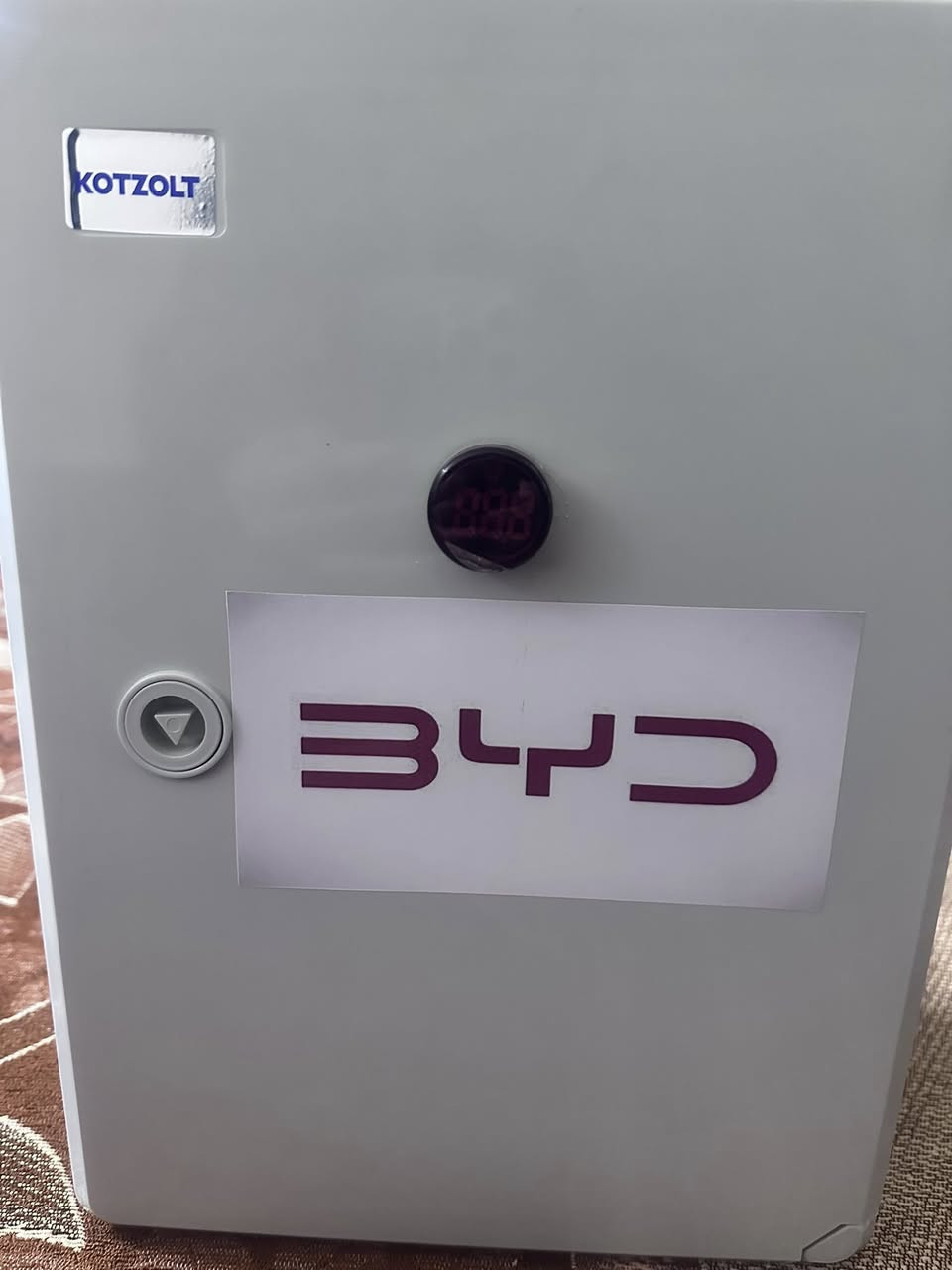 الى زبائننا الكرام يتوفر بوردتشغيل للسيارات الشحن الحديثه بالاخص سيارات B Y D مواد اصليه نوع شنايدر 
للاستفسار مراسله الصفحه او الاتصال على الرقم ***********
