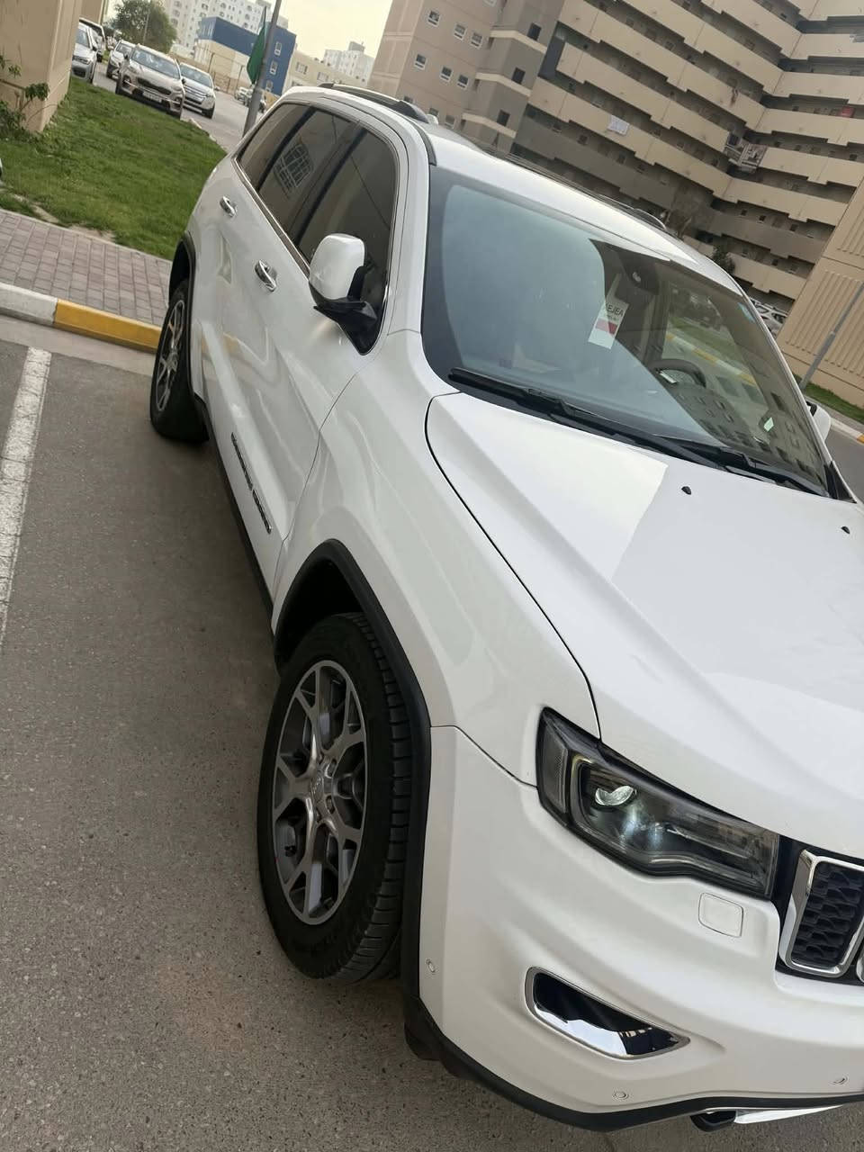 جيب كراند شيروكي لمتد فول مواصفات 2019 خليجي وكالة هارلم السيارة ماشية 85 الف سيارة جاهزة خير من الله ماكو بيها اي نقص 
 بيها صبغ جاملغ ونص الباب الصدر بدون دواخل حادث شخطة مال ستوتة السعر 240 وبيها مجال *********** مكان السيارة بغداد الكريعات
