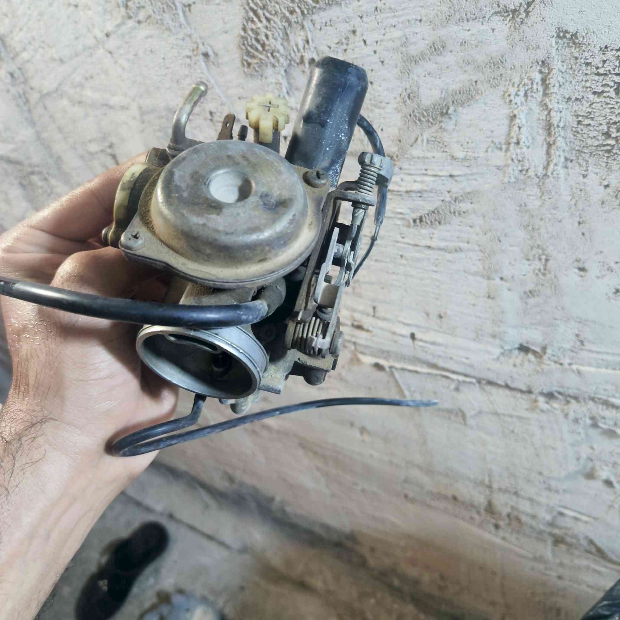 كابريتر ياباني مال فراشه تفصيخ 
بغداد سعر 35 الف 
مدينه 
***********
