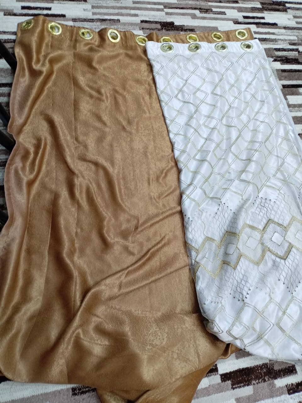 للبيع 
بردة قماش شاموا اخت الجديدة 
مكاني موصل الايسر 
***********
واتس اب
