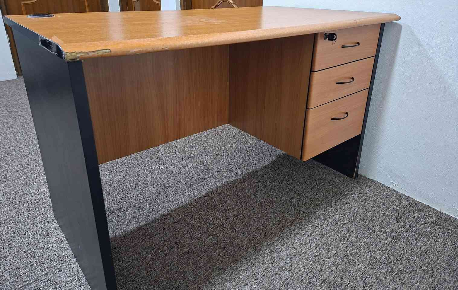 ميز مكتب مستعمل نظافة كدام العين
السعر ٣٥ الف
مكاني الايسر حي الاعلام
التواصل على الخاص


**إذا كنت صاحب هذا الإعلان وتريد حذفه لأي سبب، رجاءا أرسل رسالة إلى الدعم الفني**