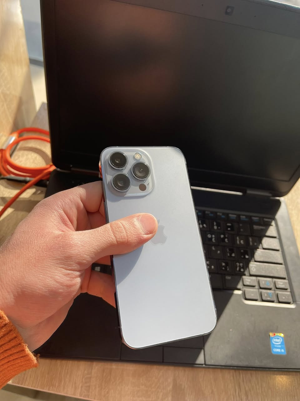 ١٣ برو 
ذاكره ٢٥٦ 
بطاريه ٨٦ بلادي🔋
نظافه ٩٩٪؜
الجهاز وتر بروف ميعبر هو 
للاستفسار خاص او اتصل 
***********
