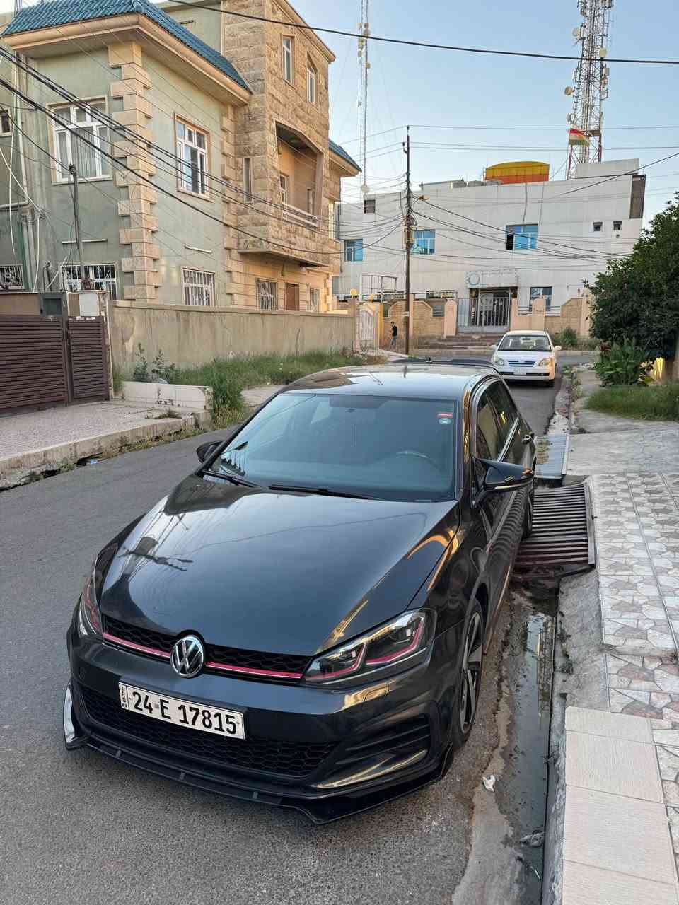غولف GTI 2.0 
2017‏
السيارا عليها داون بايب +مبرمجة طلقات + ستيرن كاربون امريكي اصلي + كيتش الكتروني 
الون مالتها اسود مميز 
رقمها دهوك 
تحويل بشرط 
غير ومحرك بشررط 
ماشية 150k
بدون دواخل بدون ايرباك بشرط 
بيها 5 قطع حادث مالتها خفيف بتشم وصندوق بشرط 
السيارا حيل نظيفة ومصروف عليها هواي 

مكاان السيارا أربيل عنكاوا 
*********** أربيل, العراق
